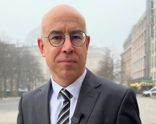 Zu sehen ist Prof. Gabriel Felbermayr, Direktor des Österreichischen Instituts für Wirtschaftsforschung (WIFO). Zudem ist Herrn Felbermayr Mitglied des Wissenschaftlichen Beirats der Stiftung Familienunternehmen.
