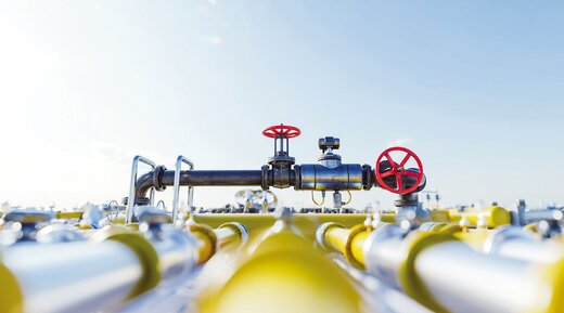 Das Bild zeigt Rohre, durch die Energieträger wie Gas fließen.